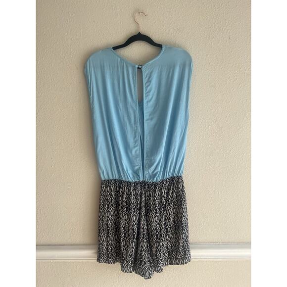 Alythea Blue Print Snap Front Romper Open Back Size Large Preppy Casual - Picture 2 of 11